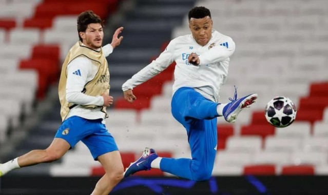 爱游戏平台-世体：皇马在光明球场进行训练，姆巴佩确认身体状态可以首发