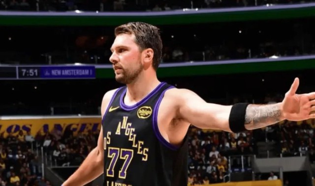 爱游戏入口-胜骑士发布会！雷迪克爆赞东詹，解析三月15胜2负，展望下场雷霆|詹姆斯|俄克拉荷马雷霆队|克利夫兰骑士队|JJ-雷迪克|卢卡-东契奇_新浪体育_新浪新闻