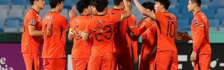 爱游戏在线-裁判针对+进攻哑火！李昊一己之力扛国足，守强攻弱淘汰赛悬了