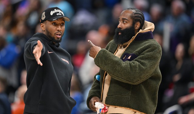 米切尔：哈登吸引了大量防守 最好选择是我退后一步让他掌控比赛